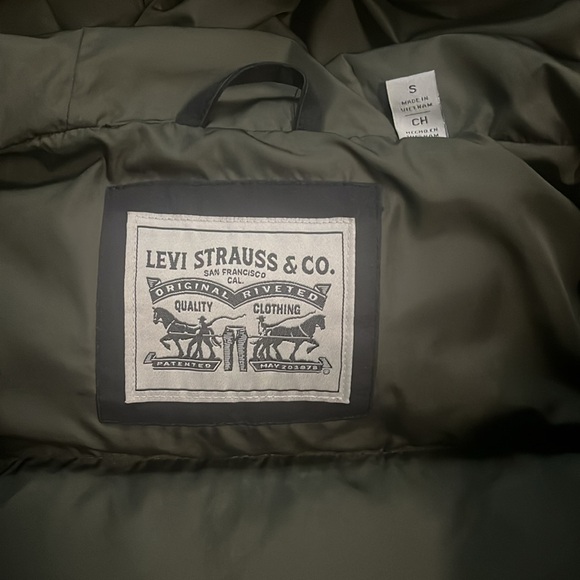 Black Hooded Levi’s Winter Coat - Picture 3 of 3